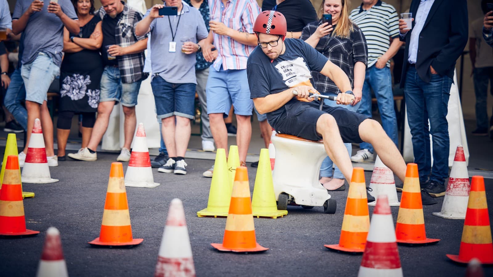 Toimitilojemme avajaiset Lumijäljessä Toimitilojemme avajaiset Lumijäljessä