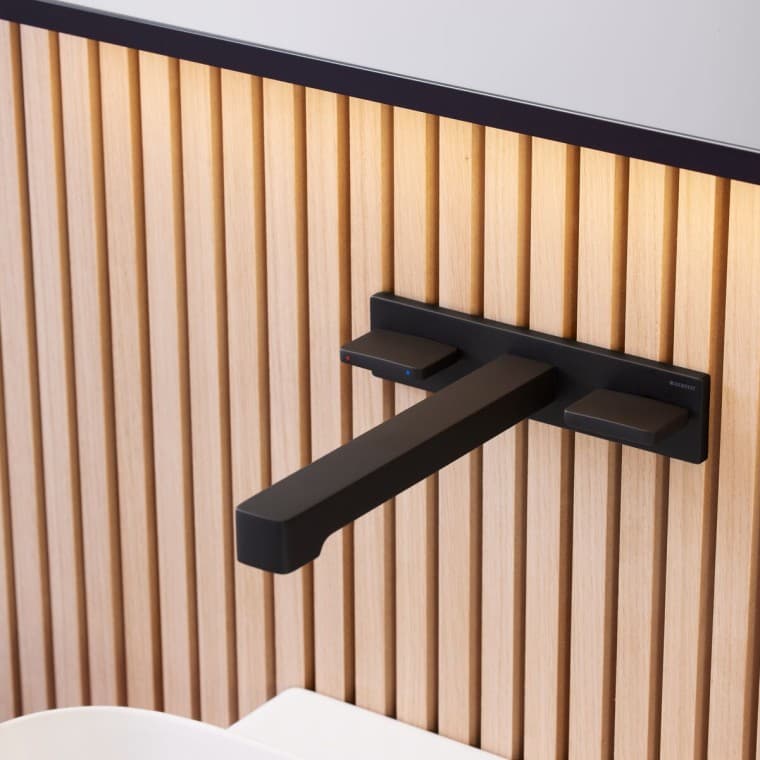 Geberit ONE -seinähana mattamustana. Geberit ONE -seinähana mattamustana.