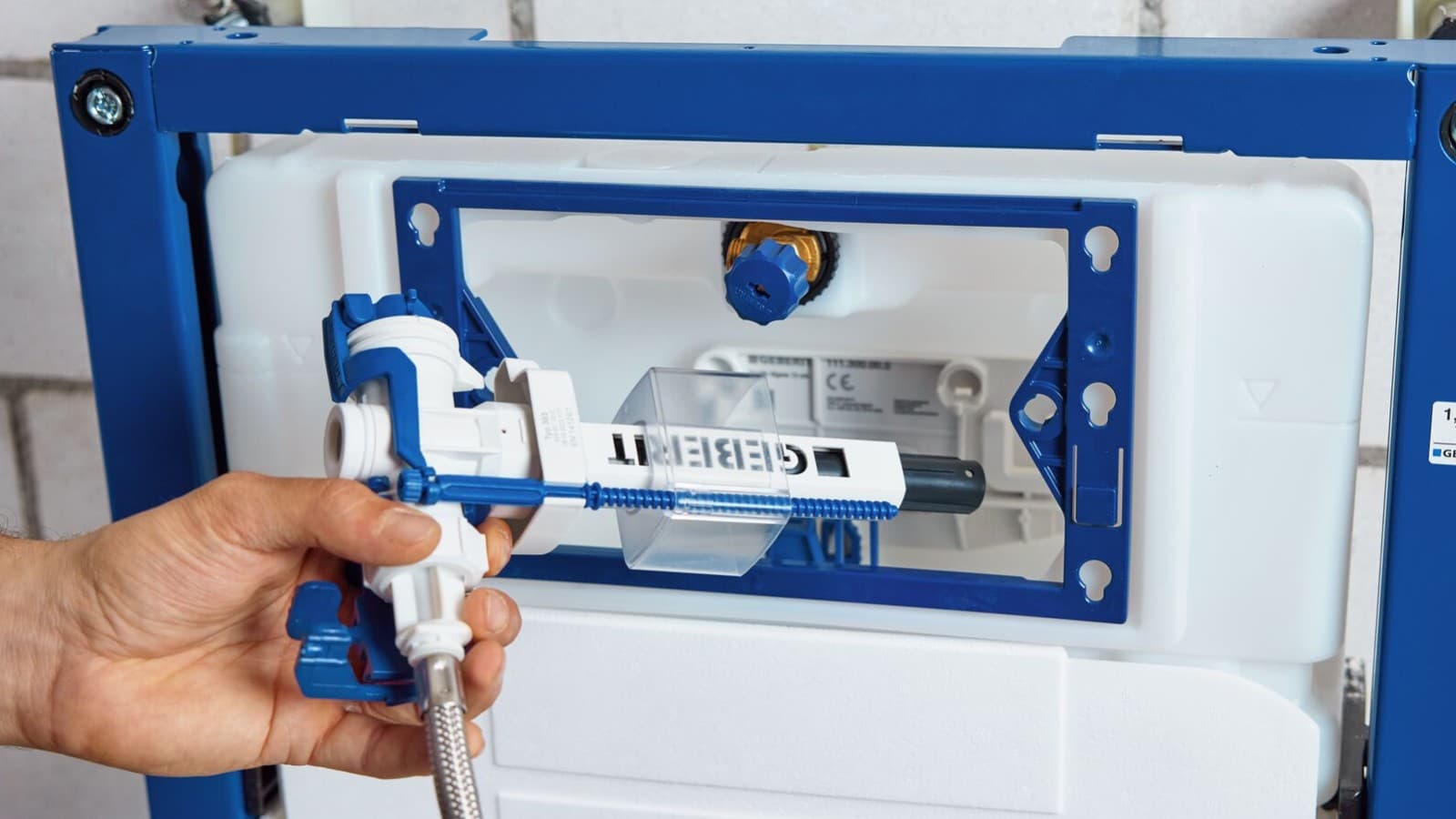 Geberit DuoFix and Geberit 383 -täyttöventtiili piilohuuhtelusäiliössä Geberit DuoFix and Geberit 383 -täyttöventtiili piilohuuhtelusäiliössä