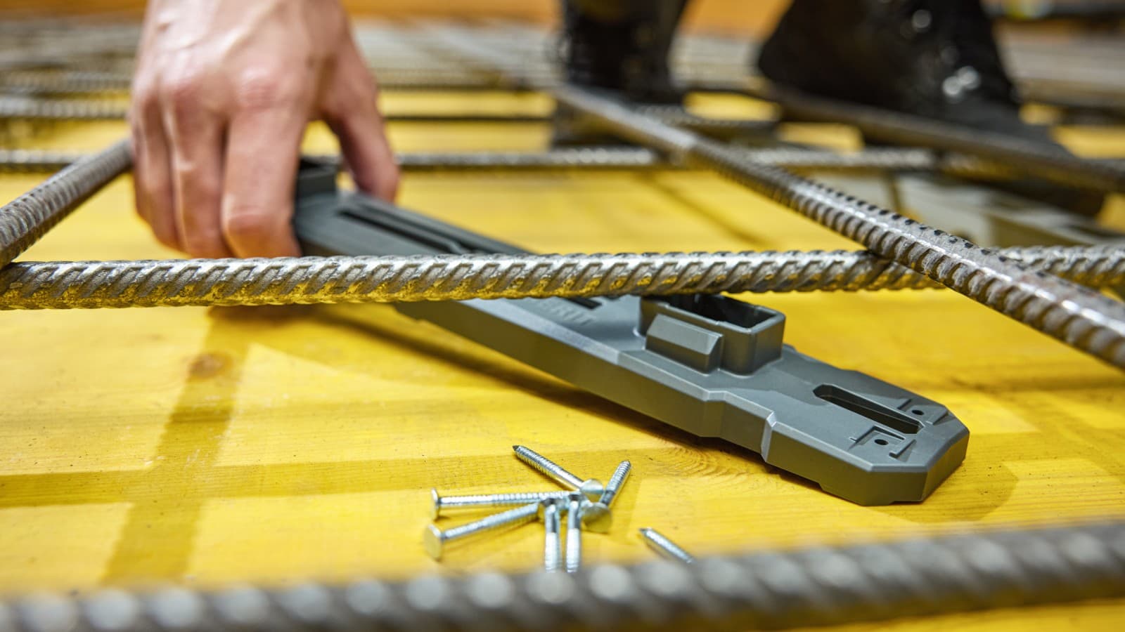 Geberitin valutuki voidaan myös naulata suoraan valumuottiin Geberitin valutuki voidaan myös naulata suoraan valumuottiin