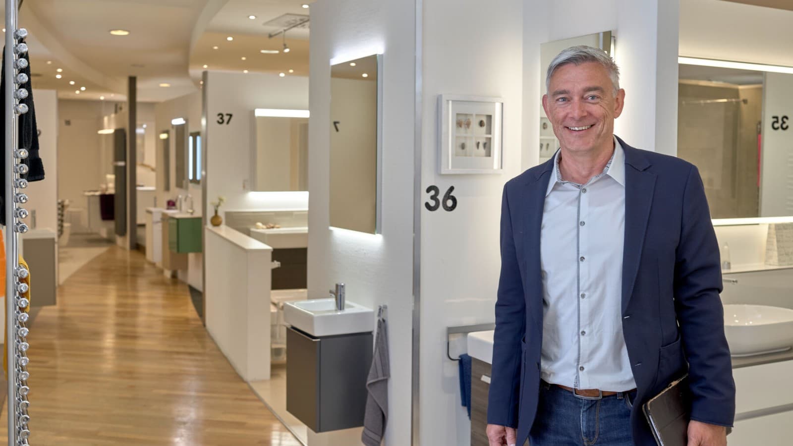 Geberitin myyntiedustajat vastaavat mielellään kysymyksiisi koskien uusia hotelliprojekteja Geberitin myyntiedustajat vastaavat mielellään kysymyksiisi koskien uusia hotelliprojekteja