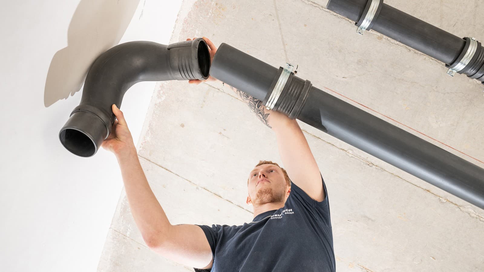 Geberit Silent-Pro BackFlip mahdollistaa suunnanmuutoksen ilman perinteistä 45 asteen kulmayhderatkaisua. Geberit Silent-Pro BackFlip mahdollistaa suunnanmuutoksen ilman perinteistä 45 asteen kulmayhderatkaisua.