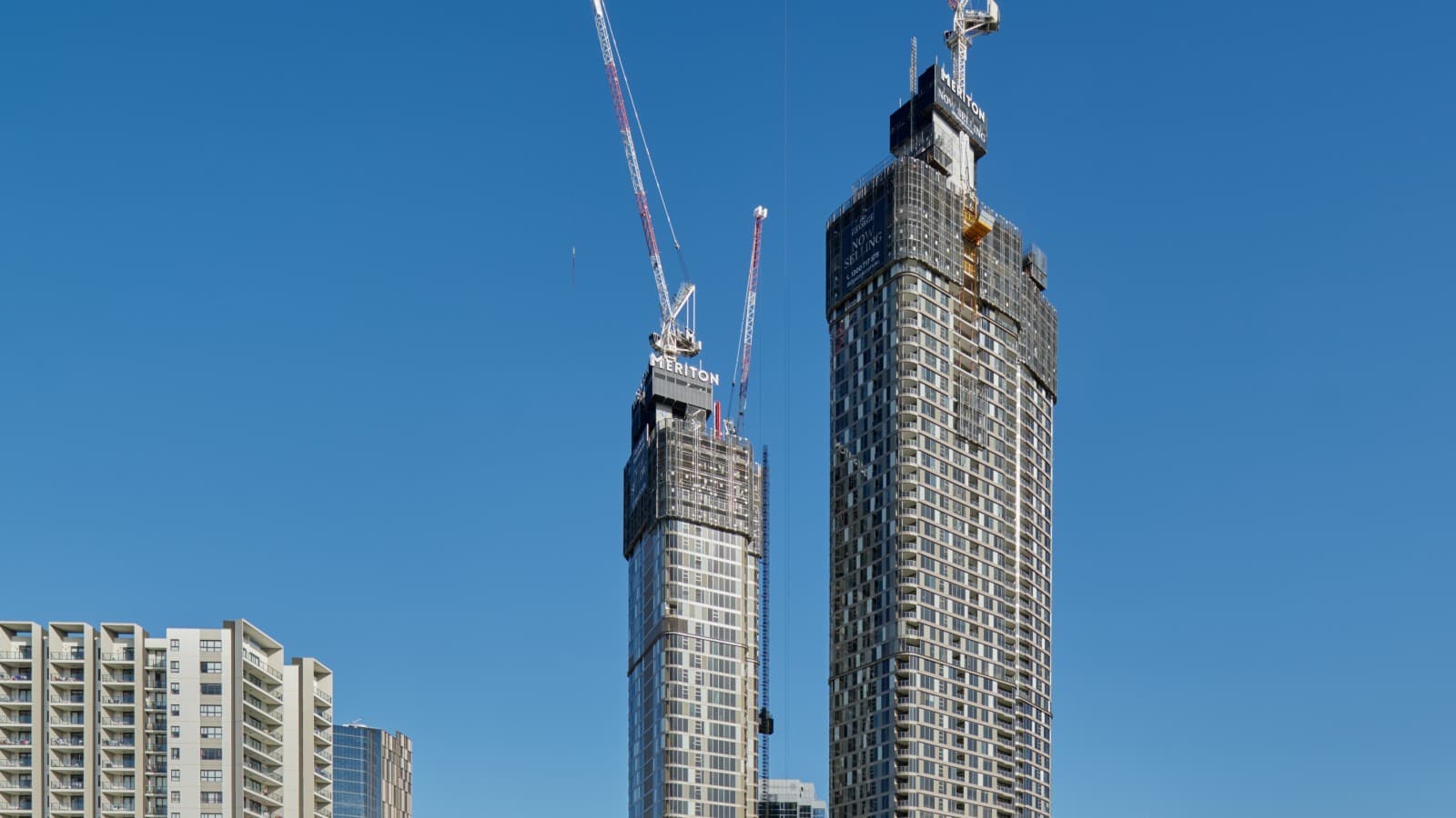 Kaksi 180 George Towers -tornia ovat osoitus Sydneyn taajaman tiivistymisestä. (© Michael Curwood & Adam Powell) Kaksi 180 George Towers -tornia ovat osoitus Sydneyn taajaman tiivistymisestä. (© Michael Curwood & Adam Powell)