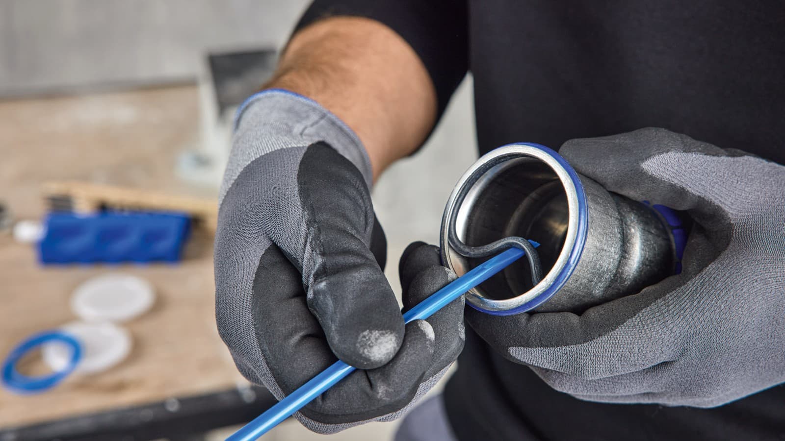 Geberit Mapress -puristusliittimen O-renkaan vaihto Geberitin O-renkaan irrotustyökalulla Geberit Mapress -puristusliittimen O-renkaan vaihto Geberitin O-renkaan irrotustyökalulla