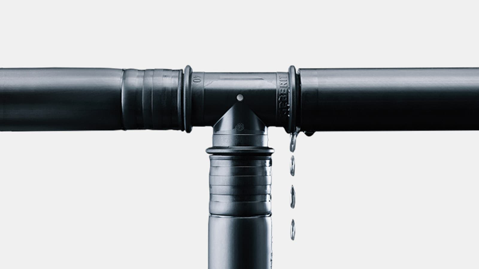 Puristamattomat Geberit Mepla -liittimet havaitaan selvästi painekokeessa Puristamattomat Geberit Mepla -liittimet havaitaan selvästi painekokeessa