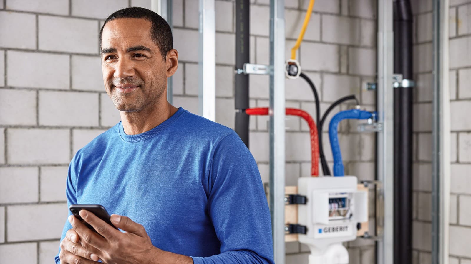 Geberit-hygieniahuuhtelulaite on asennettu ja asetukset määritelty Geberit Control -sovelluksella (© Geberit) Geberit-hygieniahuuhtelulaite on asennettu ja asetukset määritelty Geberit Control -sovelluksella (© Geberit)